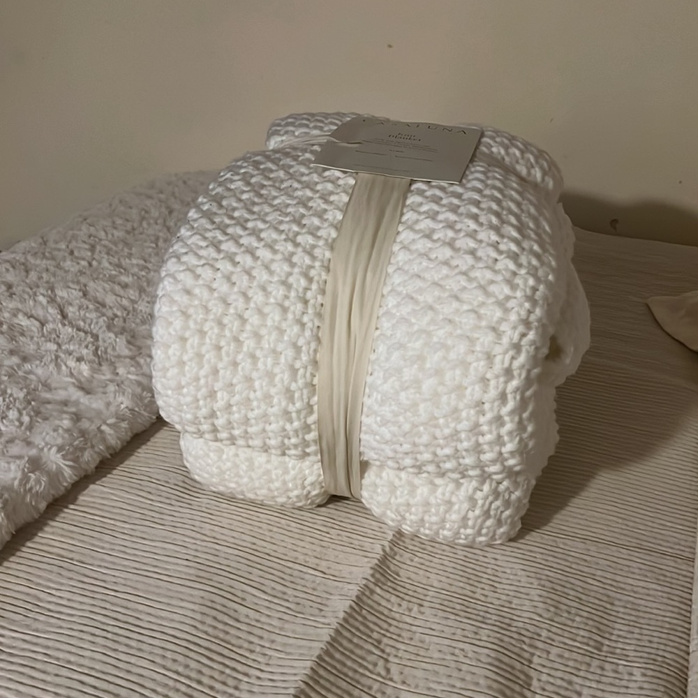 New KING knit blanket - Picture 3 of 5